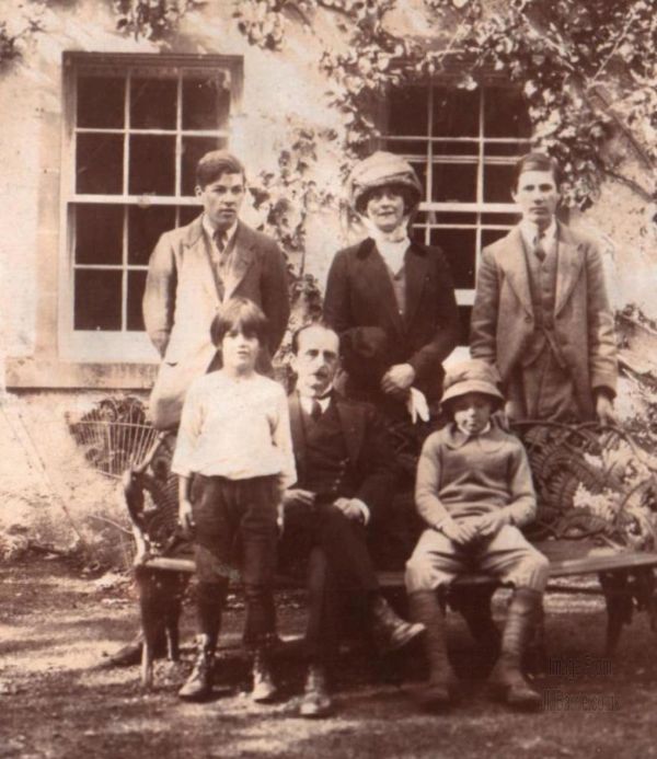 J.M. Barrie and Peter Pan: Children Who Never Grow Up Between Reality and Fantasy J.M. Barrie and Peter Pan: Children Who Never Grow Up Between Reality and Fantasy