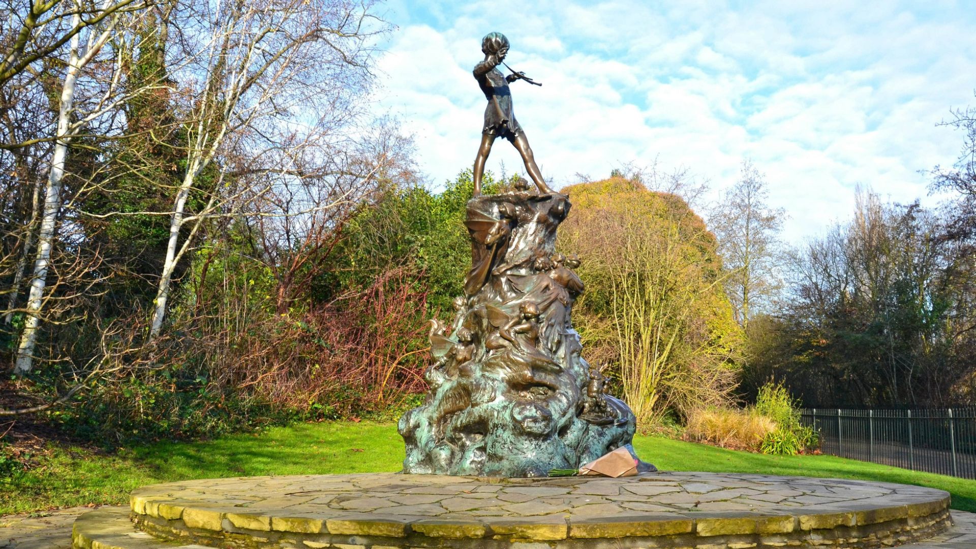 J.M. Barrie and Peter Pan: Children Who Never Grow Up Between Reality and Fantasy J.M. Barrie and Peter Pan: Children Who Never Grow Up Between Reality and Fantasy